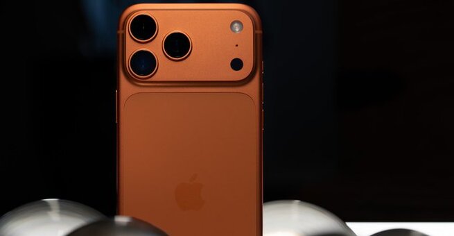 iFixit Zooms In On iPhone 17 Pro Scratch Problem Reports