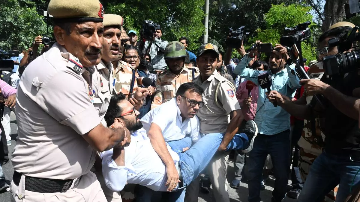 Heavy police deployment, barricades restrict entry to Jantar Mantar; several protesters detained