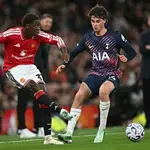 Spurs rescue draw at Man Utd, Arsenal survive Leeds scare