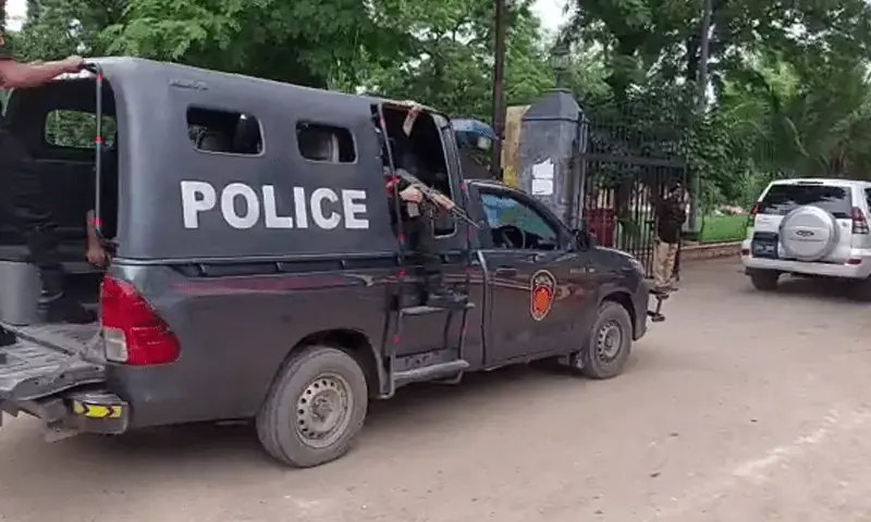 Two wings of Karachi police clash over custody of suspects
