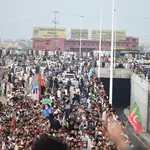 Afridi-led convoy enters Peshawar as PTI long march continues for 5th day