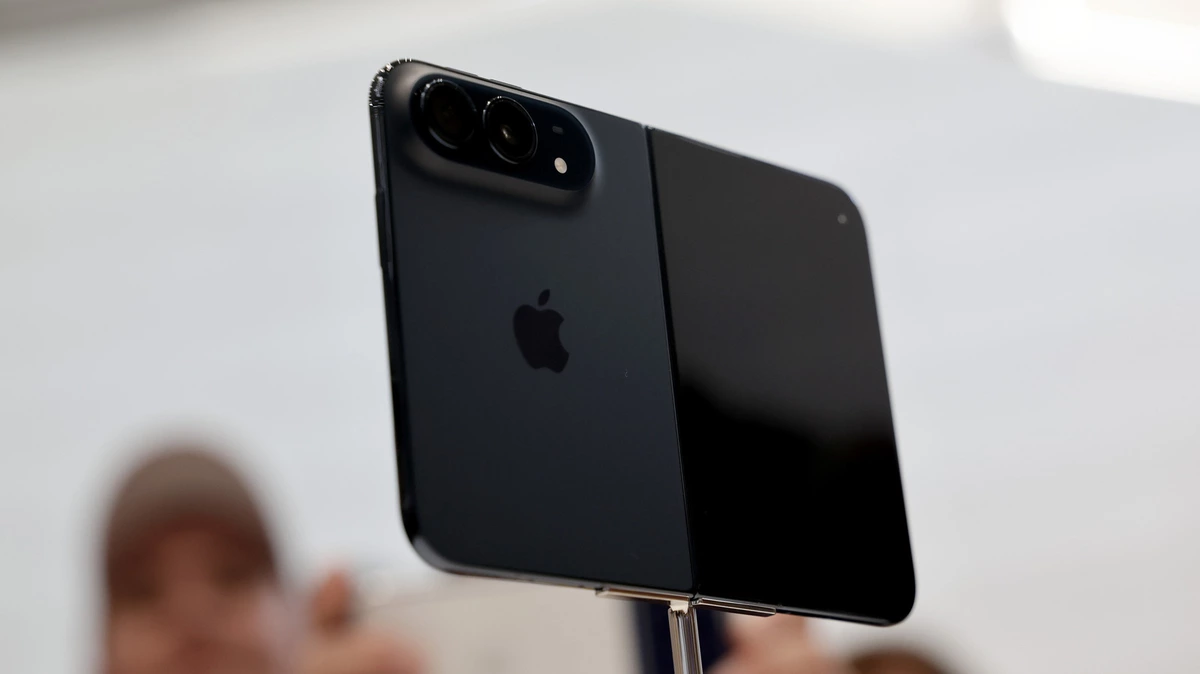 Apple iPhone Duo vs. Motorola Razr Ultra: How do these foldables compare?