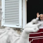 Pope addresses crowd in Vatican after cancer surgery