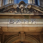 Banks Crack Down on Unauthorized AI Agents Operating Inside Customer Accounts