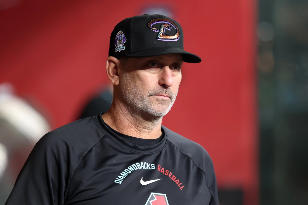 
				Diamondbacks Make Managerial Decision After Missing Postseason
			