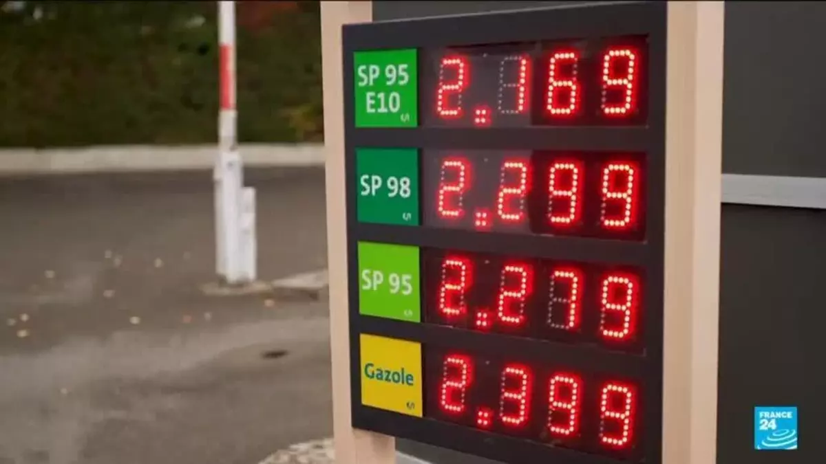 France to release 10m barrels of diesel in bid to curb rising prices