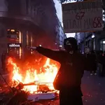Looting, blazes and clashes in France amid nationwide protests