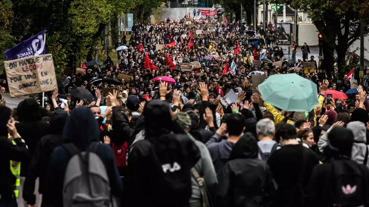 French school blockades continue despite PM’s pledge to act