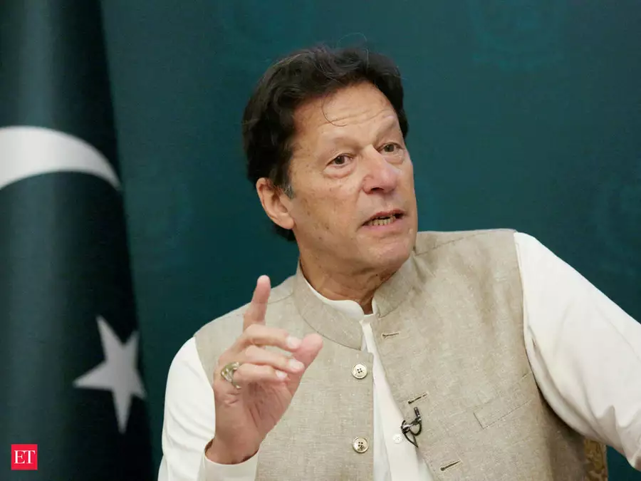Pak govt talks with Imran party to defuse tensions 