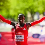 Amos Kipruto makes history with Chicago Marathon victory