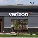 As AT&T, Verizon and T-Mobile shares fall, Wall Street assesses the growing SpaceX threat