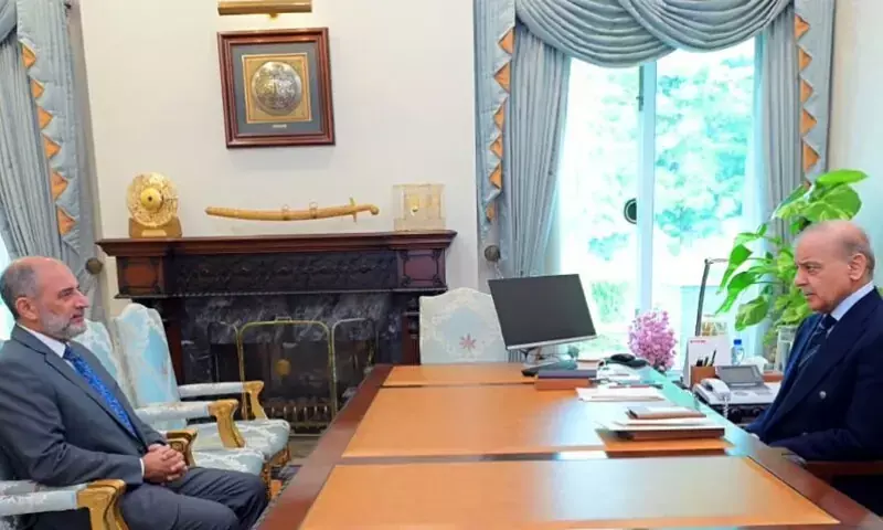 Makkah Alliance sec-gen meets PM Shehbaz, briefs premier on defence cooperation