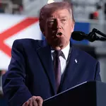 
				Trump Gives $5,000 Check Update, Warns of '1929 Disaster' Under Democrats
			