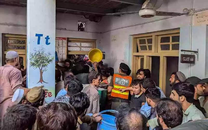 School roof collapse kills teacher, 21 children in NW Pakistan