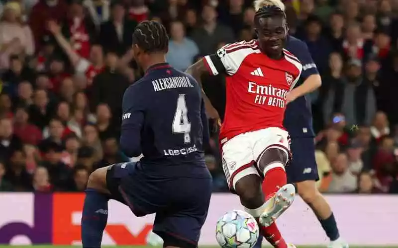 Arsenal cruise past Lille into share of Champions League lead