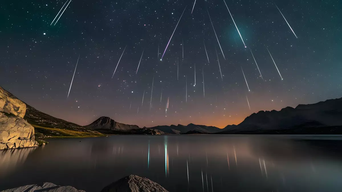 Don't miss: Watch Saturn shine and Halley’s Comet debris streak across the sky