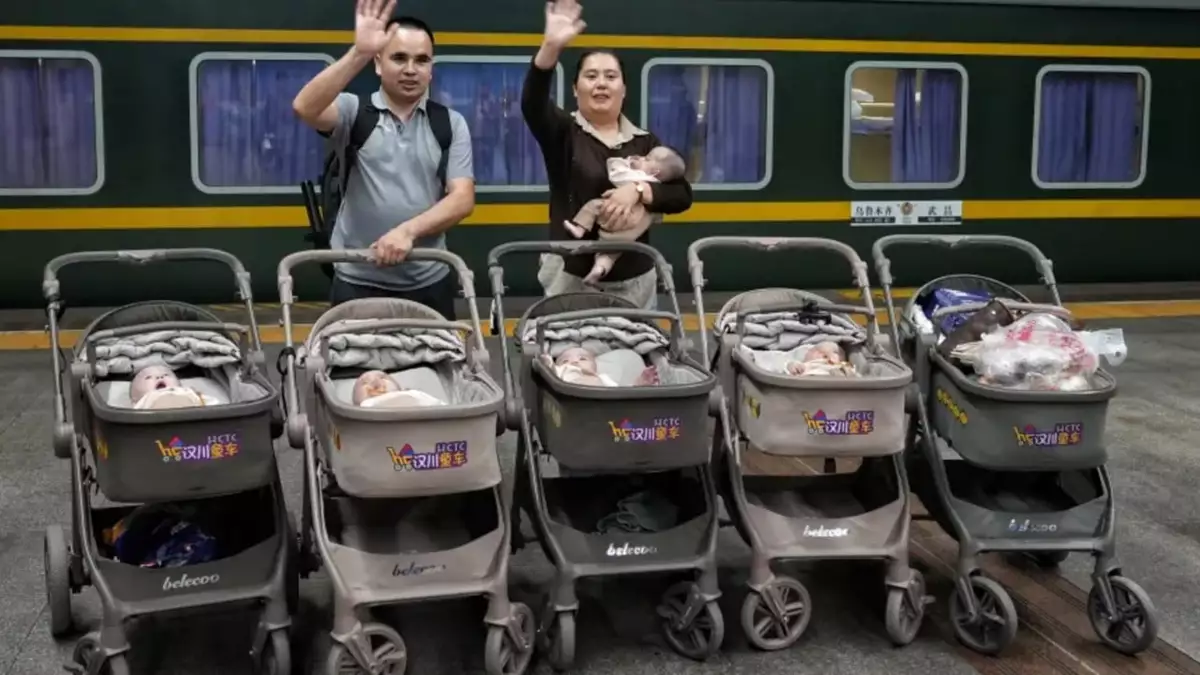 Strangers and railway staff help Chinese couple bring quintuplets home by train
