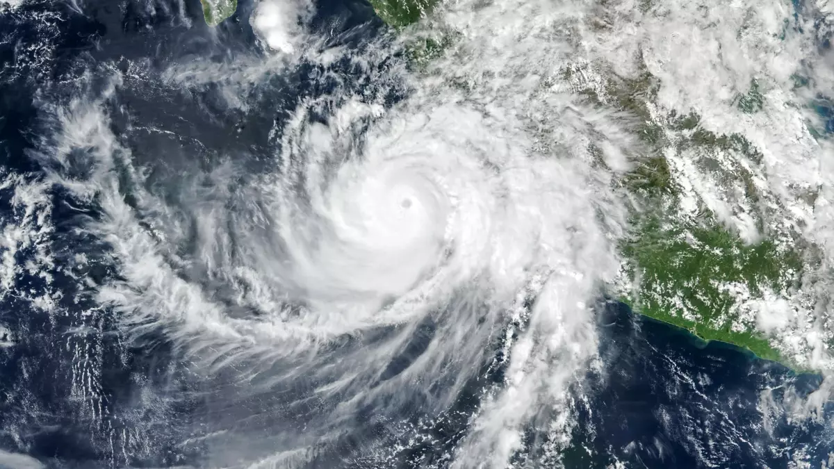 NASA captures strange waves high above Hurricane Simon