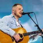 Zach Bryan dons 'Free Palestine' shirt at Gillette Stadium after Macklemore block