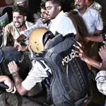 Youth Congress-SFI clashes: police register non-bailable case; SFI calls State-wide protests in Keralam