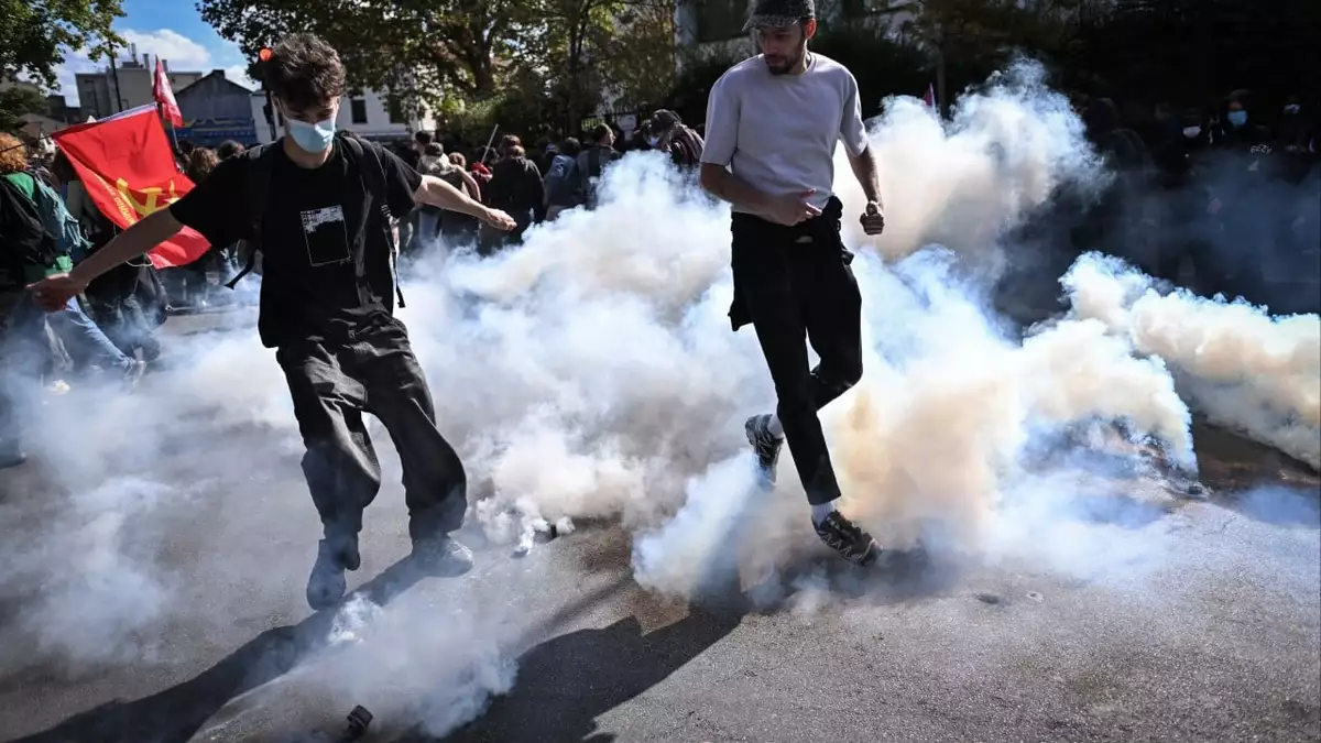 French school protests spread as fires, blockades deepen unrest