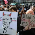 Hundreds of schools to close on Monday as education protests rock France