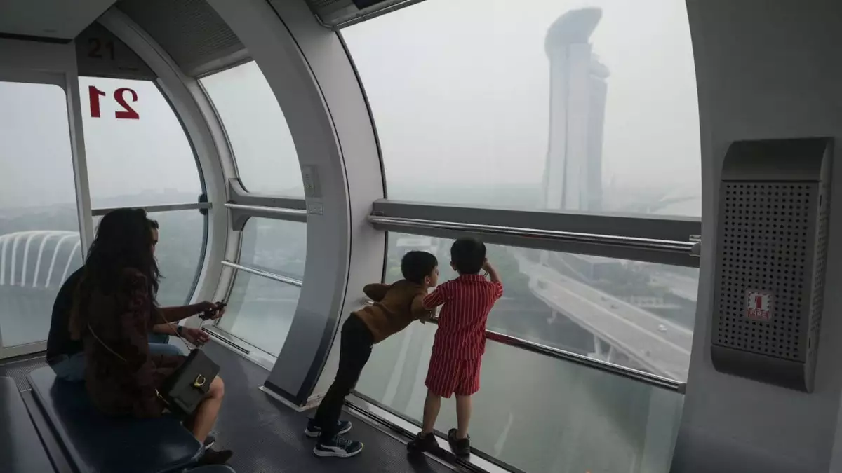 Haze-hit Singapore parents call for Hong Kong-style school air con
