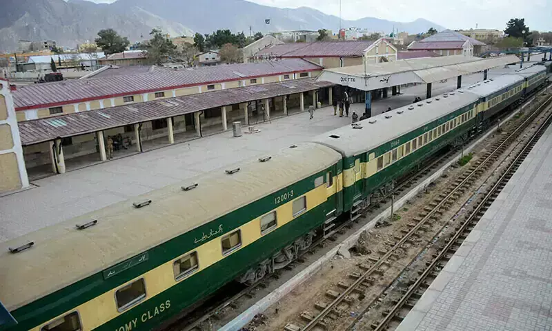 Train engine derails near Balochistan's Kuchlak