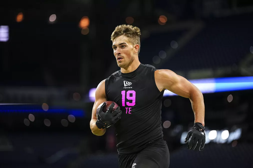 Patriots tight end Eli Raridon and wife announce death of newborn son