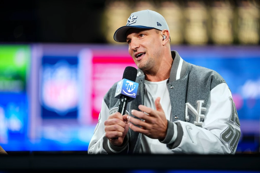 
				Rob Gronkowski Defends Patriots QB Drake Maye Amid Mounting Fan Backlash 
			