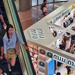 Mainland Chinese visitors pack Hong Kong shopping centres on day 2 of National Day break