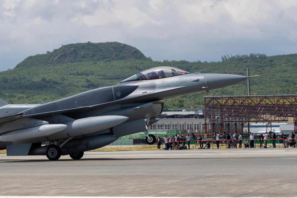 Taiwan receives 2 long-delayed US F-16Vs and awaits additional fighter jets 