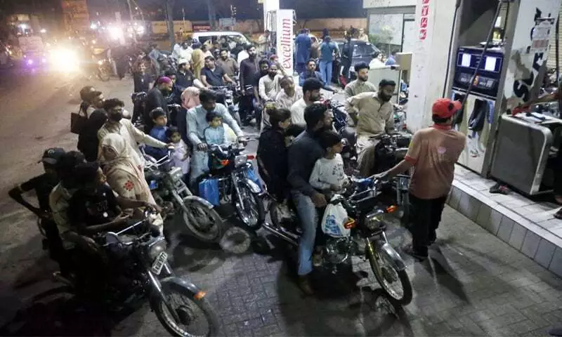 Fuel dealers urge consumers to avoid ‘panic buying’
