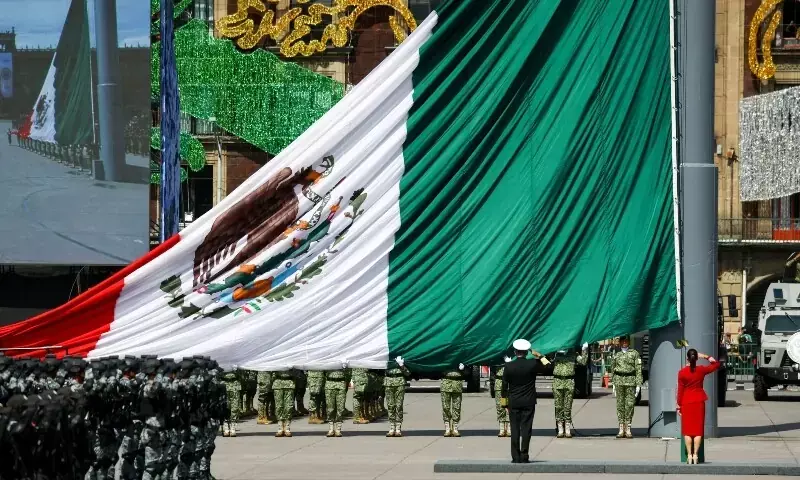 Mexico to prohibit presidents from holding dual citizenship