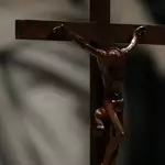 Falling crucifix kills priest during live-streamed mass in Ecuador