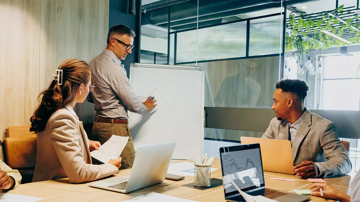 3 Leadership Behaviors That Separate Great Leaders From Average Bosses