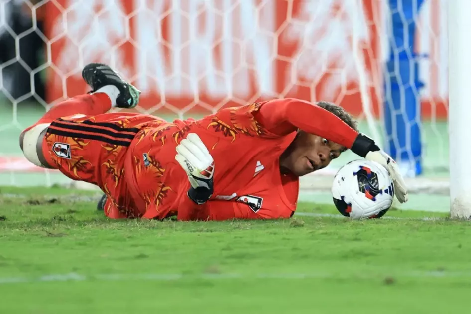 New Villa keeper Suzuki wants to atone for errors at Asian Cup