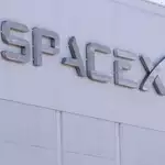 SpaceX’s Starlink Mobile plans are pressuring AT&T and Verizon shares