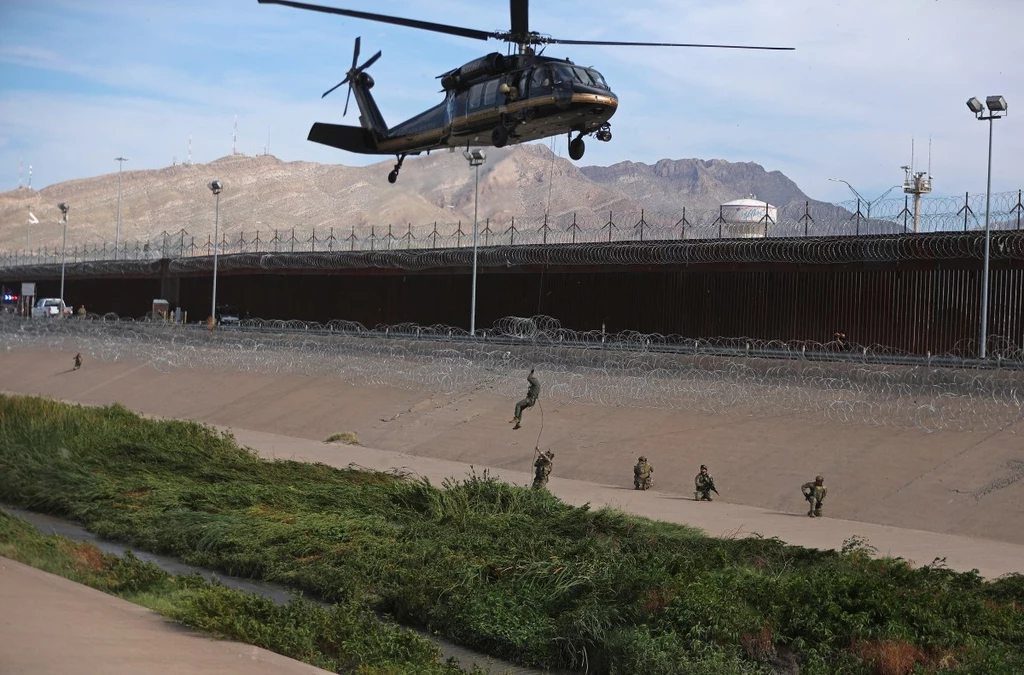 
				Hundreds of US Troops Sent to Mexico Border Amid Alleged Cartel Violence
			
