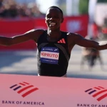 Amos Kipruto claim Chicago Marathon crown