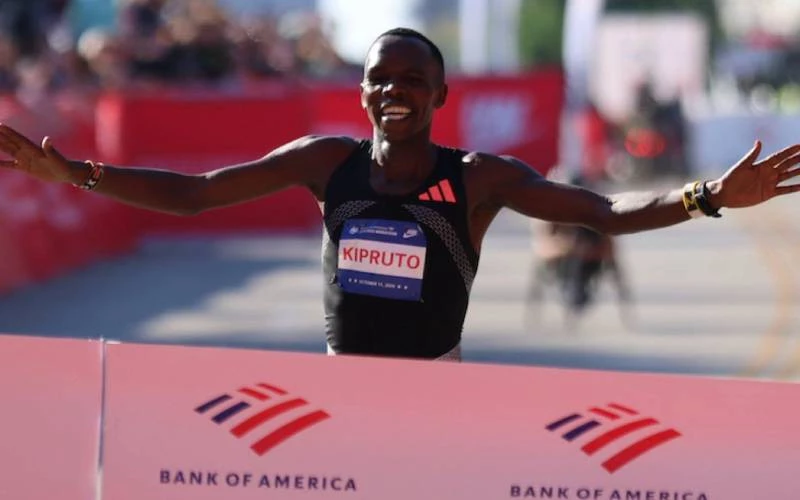Amos Kipruto claim Chicago Marathon crown