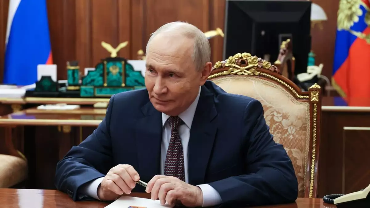 Putin holds Ukraine peace talks with Trump’s envoy Witkoff, frees American Hubbard