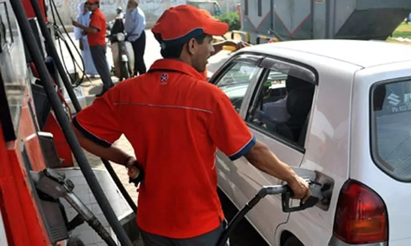 Govt reduces petrol price by Rs2.71 per litre, ups high-speed diesel rate by Re0.31