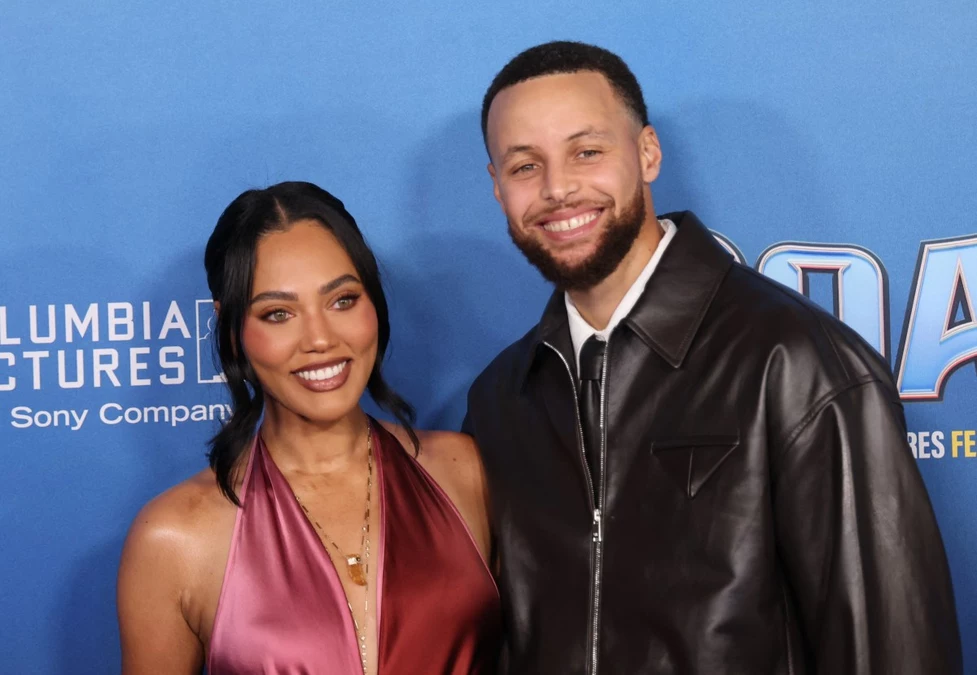
				Steph Curry Reveals Private Talk With Wife Ayesha Over Contract Decision
			