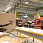 Amazon Uses Healthcare and Banking to Woo More Holiday Workers
