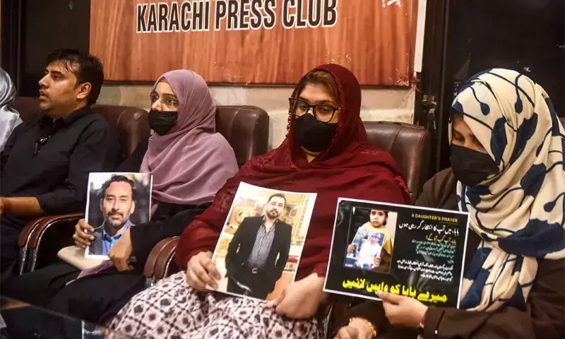 Remaining 3 Pakistanis rescued from hijacked vessel off Somalia returning home today: Dar