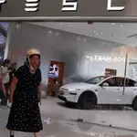 Tesla signs deal to integrate Alipay into its cars as China competition heats up