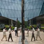 Standard Chartered-led Anchorpoint plans retail stablecoin as HSBC RedCoin launches