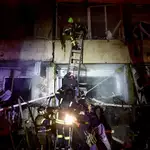 Russian strikes kill 6 in Ukraine, knocking out power across Kyiv