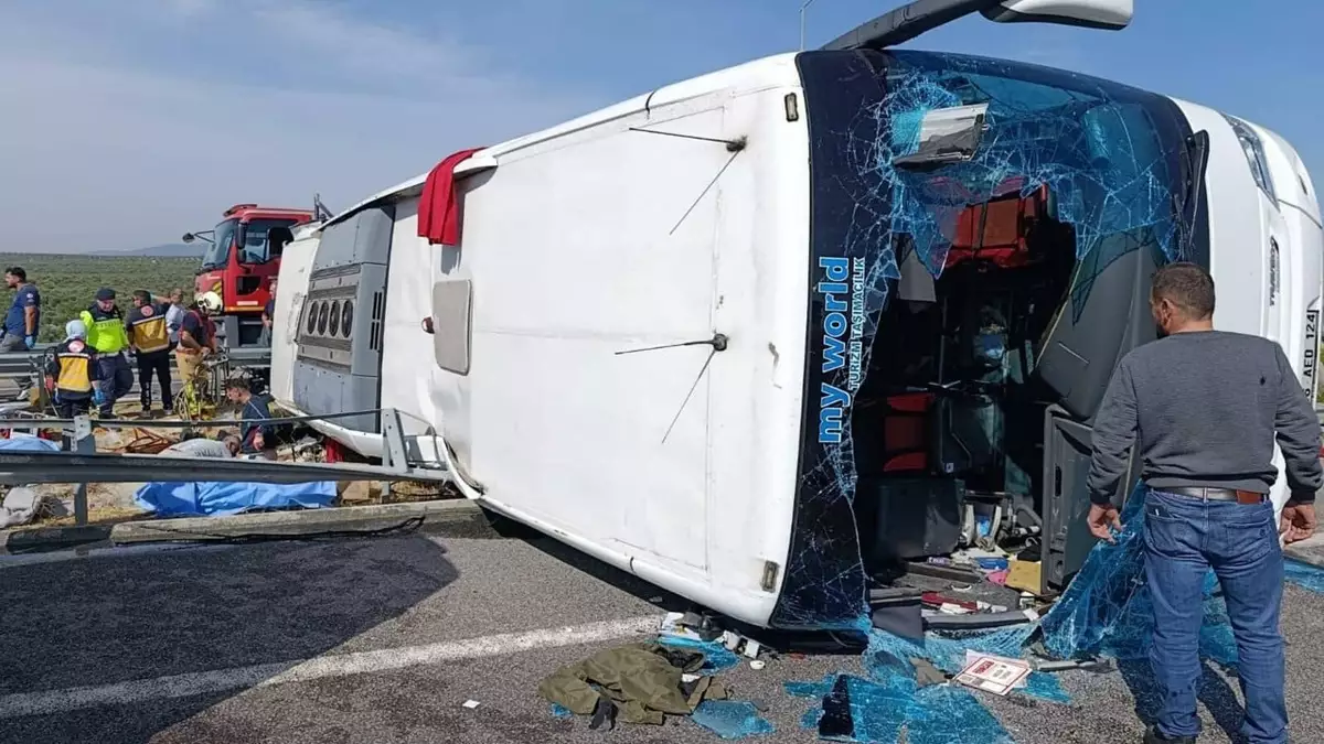 11 dead, 27 injured after coach crashes into lorry in western Turkey, officials say